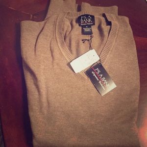 Men’s v-neck sweater